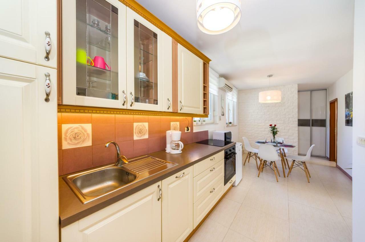 Apartman Lara Zara Esterno foto